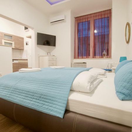 Standard Apartment By Hi5 -Baross Square Budapest Extérieur photo