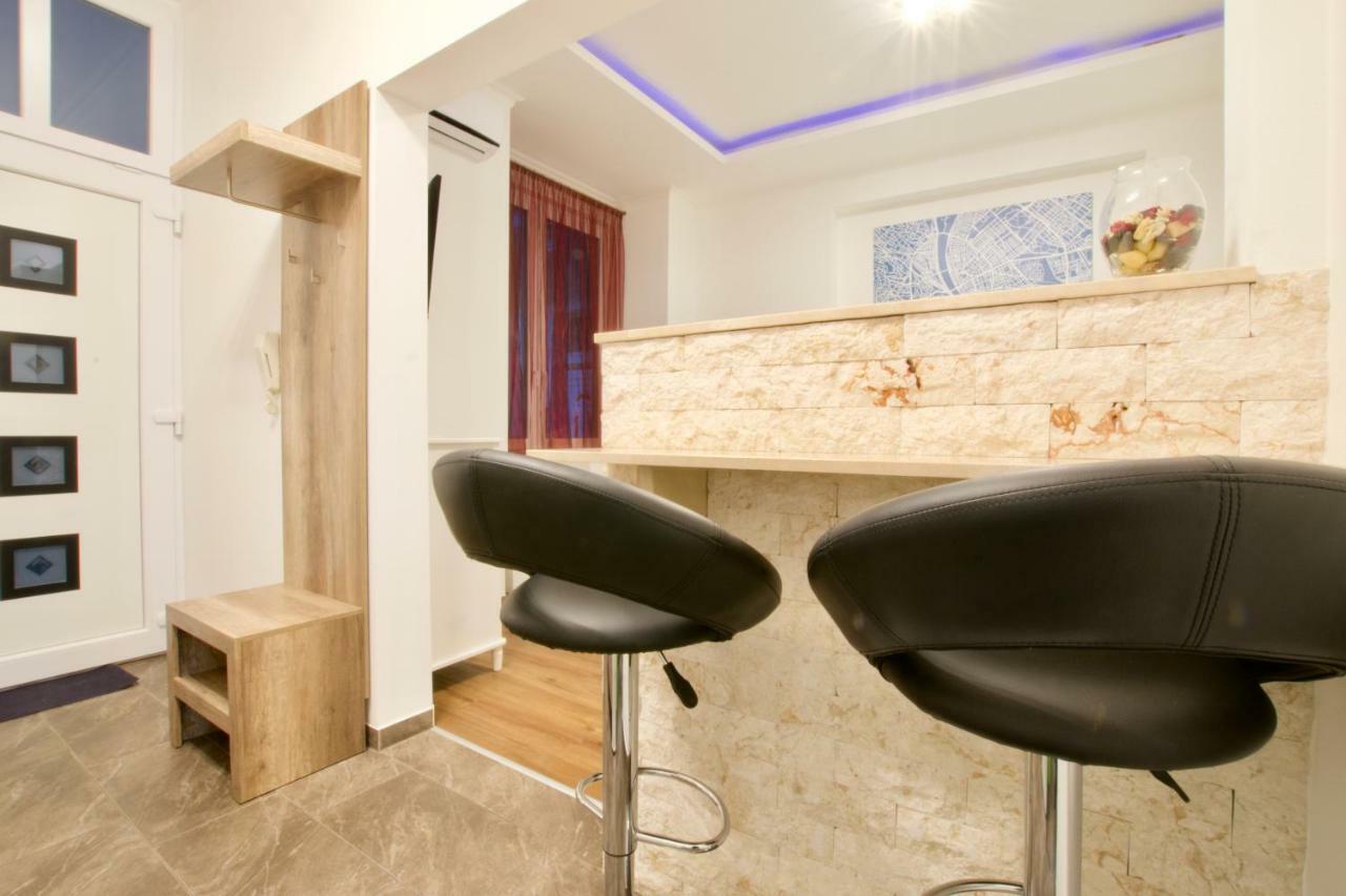 Standard Apartment By Hi5 -Baross Square Budapest Extérieur photo