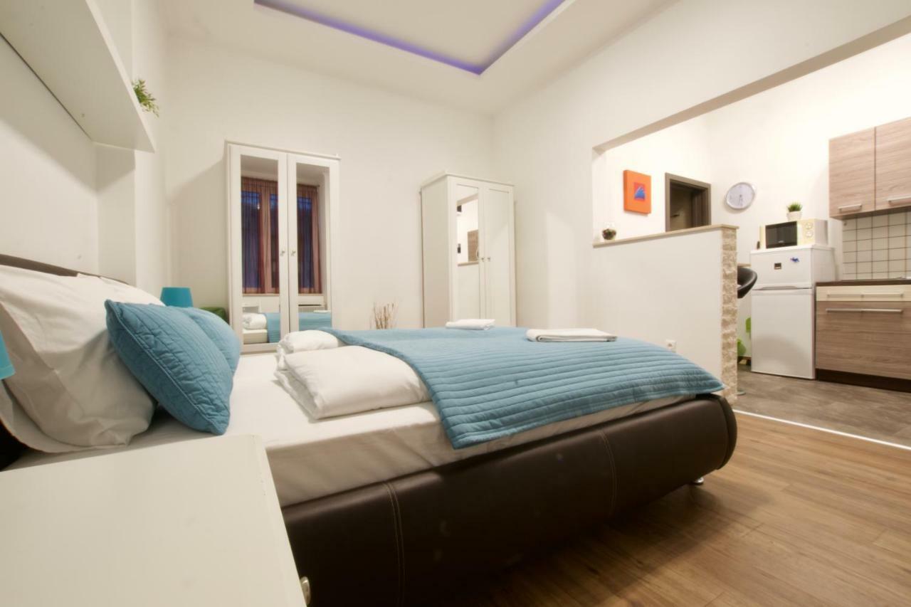Standard Apartment By Hi5 -Baross Square Budapest Extérieur photo